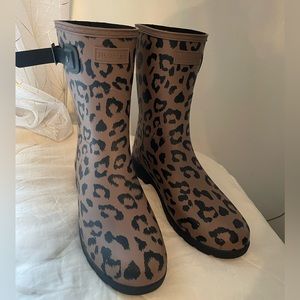 Cheetah print hunter boots